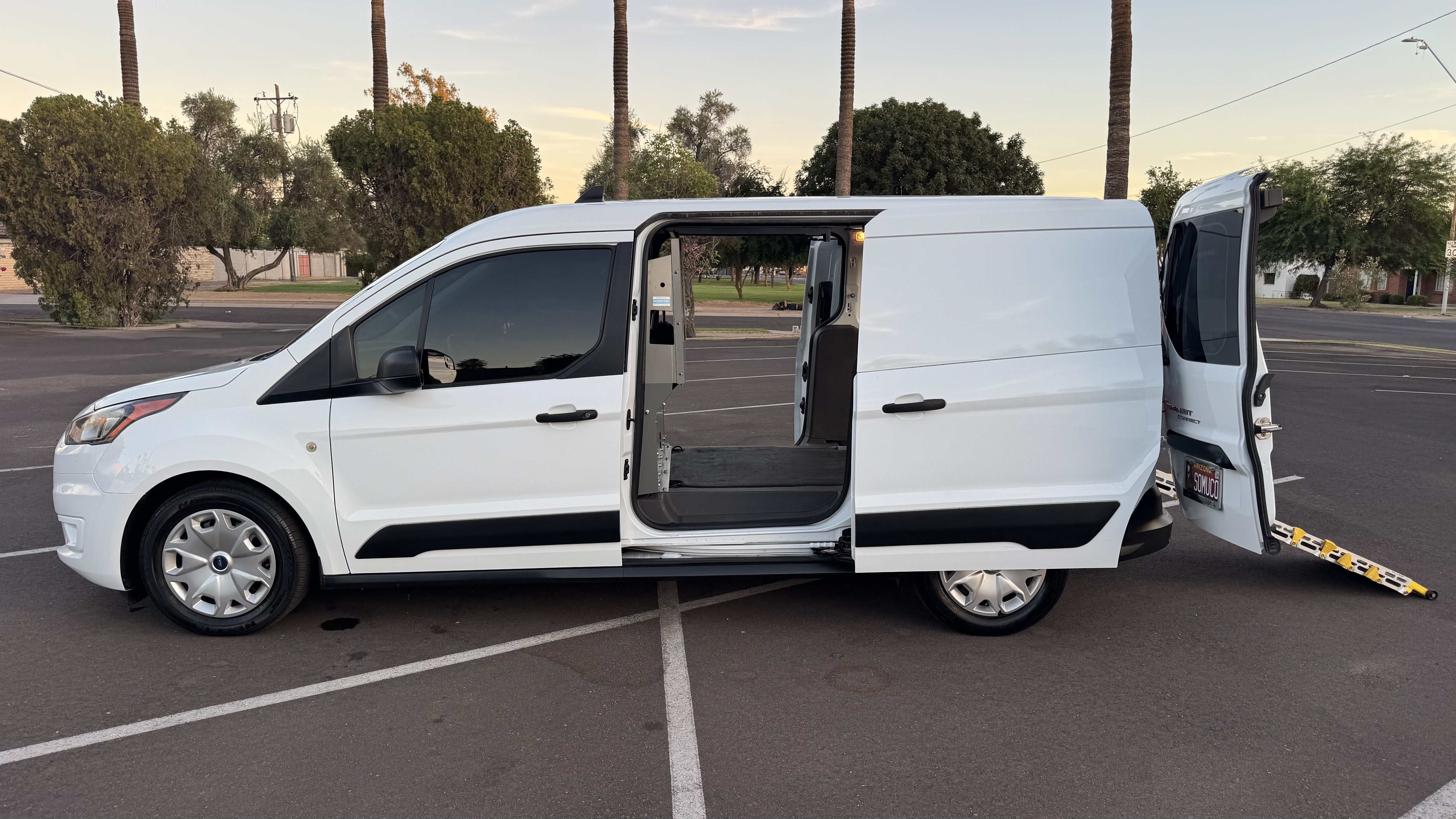 Used 2020 Ford Transit Connect XLT FWD image 9