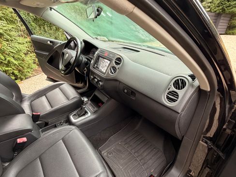 Used 2010 Volkswagen Tiguan Wolfsburg Edition image 24