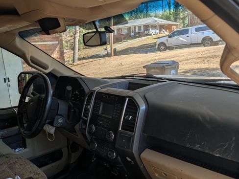 Used 2015 Ford F150 XLT w/ Equipment Group 301A Mid image 8