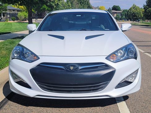 Used 2015 Hyundai Genesis 3.8 image 4