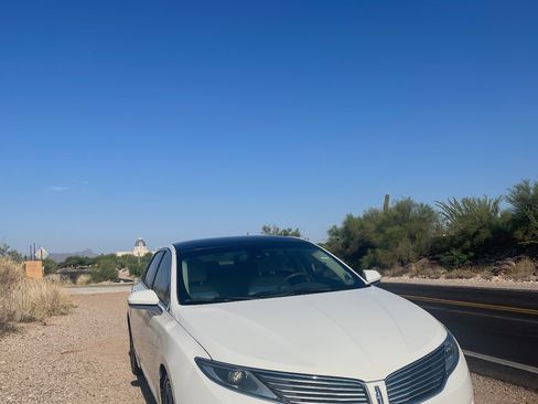 Used 2013 Lincoln MKZ FWD image 10