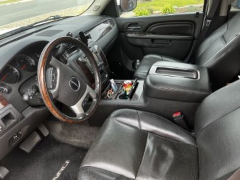 Used 2013 GMC Yukon Denali image 7