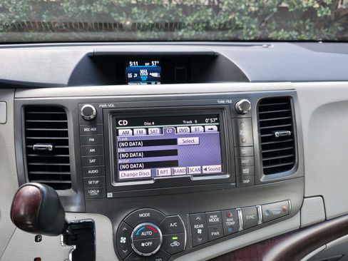 Used 2011 Toyota Sienna XLE w/ XLE Navigation Pkg image 6