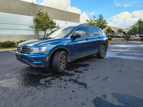 Used 2019 Volkswagen Tiguan SE image 1