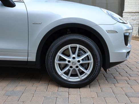 Used 2016 Porsche Cayenne Diesel AWD/4WD image 13