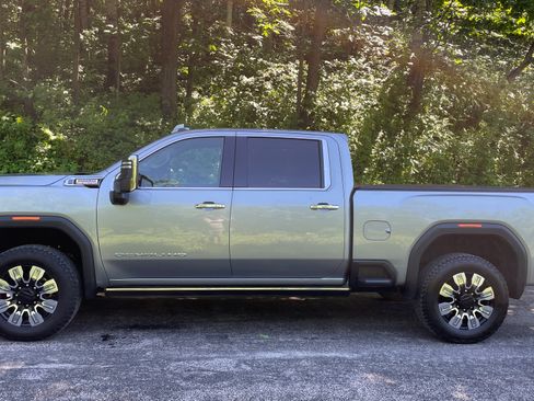 Used 2025 GMC Sierra 2500 Denali w/ Denali Reserve Package AWD/4WD image 4