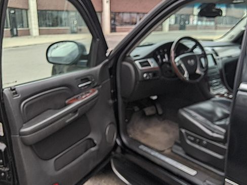 Used 2008 Cadillac Escalade ESV AWD image 18