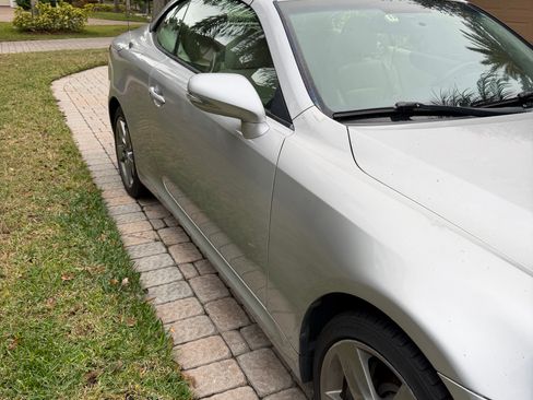 Used 2010 Lexus IS 350C image 8