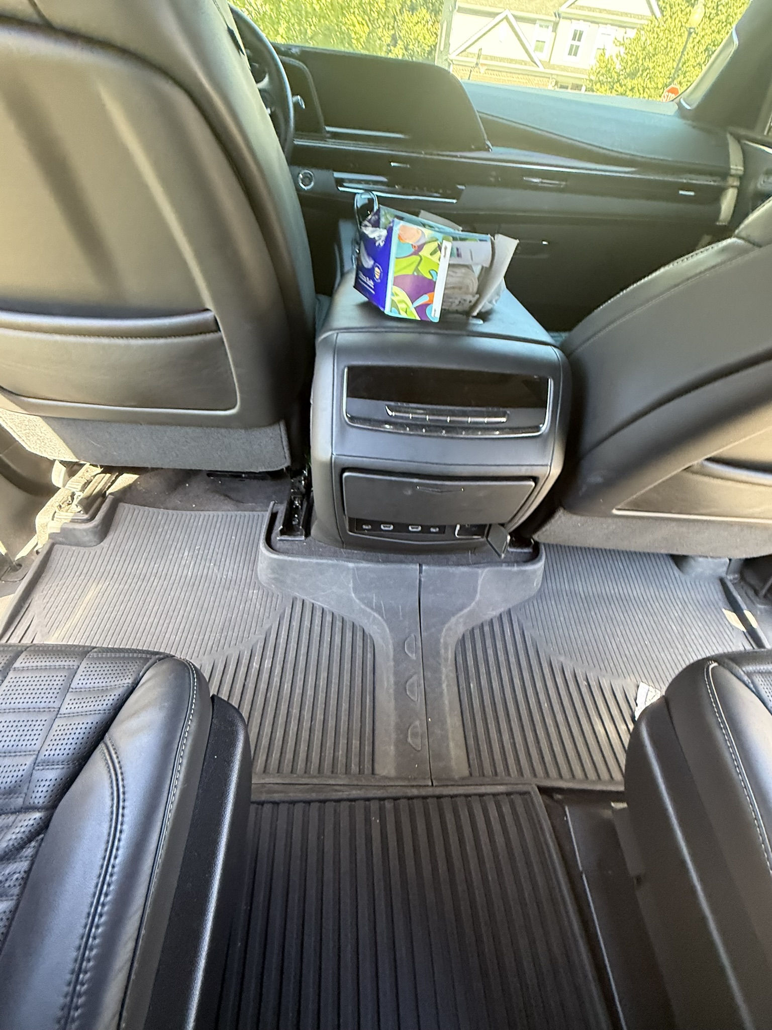 Used 2023 Cadillac Escalade Sport Platinum w/ LPO, ONYX Package AWD/4WD image 2