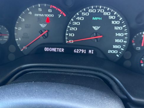 Used 2000 Chevrolet Corvette Coupe w/ Roof Pkg image 6