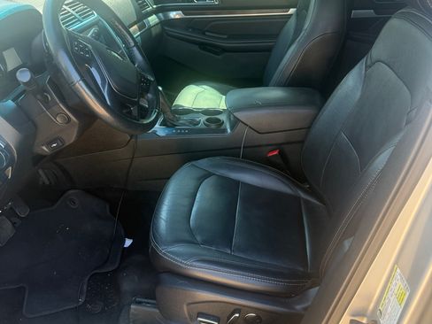 Used 2017 Ford Explorer Limited FWD image 5