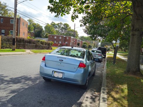 Used 2009 Ford Focus SE image 1