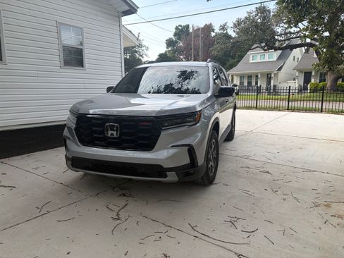 Used 2025 Honda Pilot TrailSport image 1