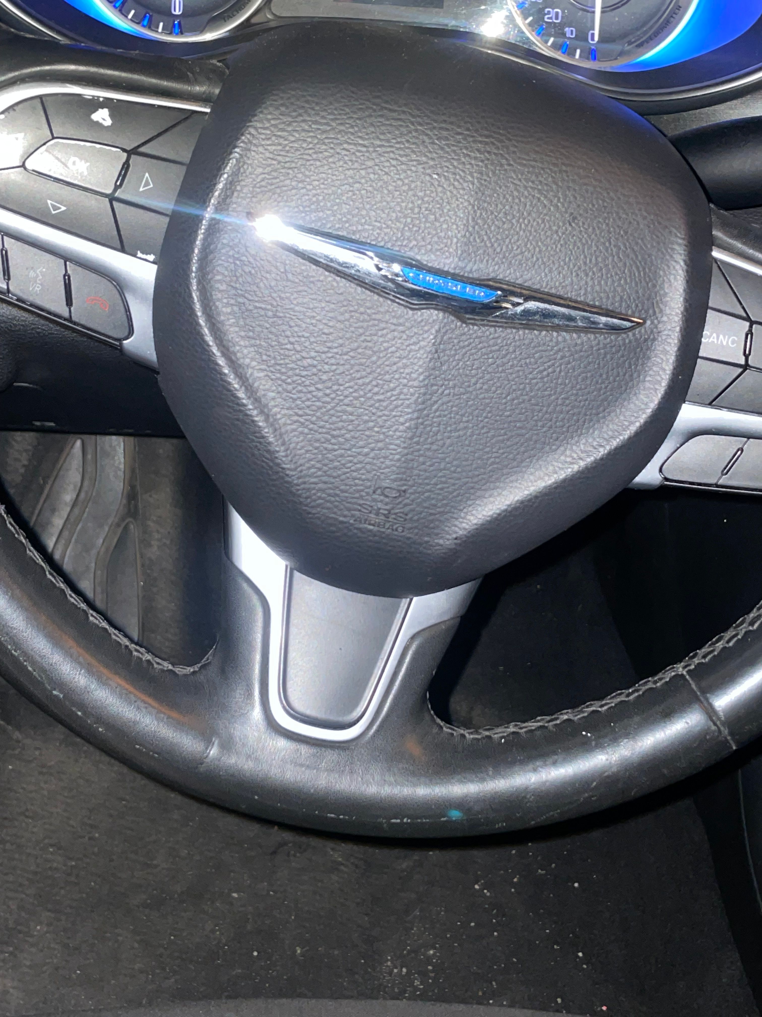 Used 2015 Chrysler 200 Limited w/ Convenience Group FWD image 9