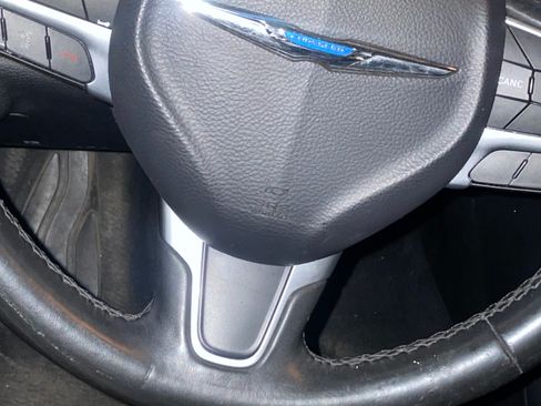 Used 2015 Chrysler 200 Limited w/ Convenience Group image 9