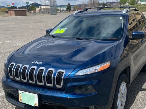 Used 2018 Jeep Cherokee Latitude Plus w/ Comfort/Convenience Group image 10