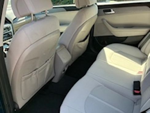 Used 2017 Hyundai Sonata SE image 12
