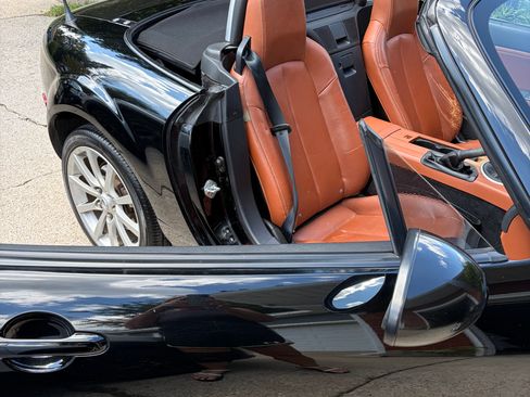 Used 2006 MAZDA MX-5 Miata Grand Touring RWD image 4