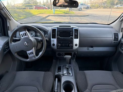 Used 2015 Nissan Frontier Desert Runner image 6