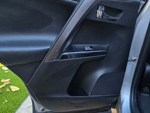 Used 2017 Toyota RAV4 SE image 18