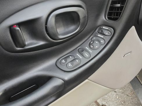 Used 2001 Chevrolet Corvette Convertible w/ Preferred Equipment Group2 image 13