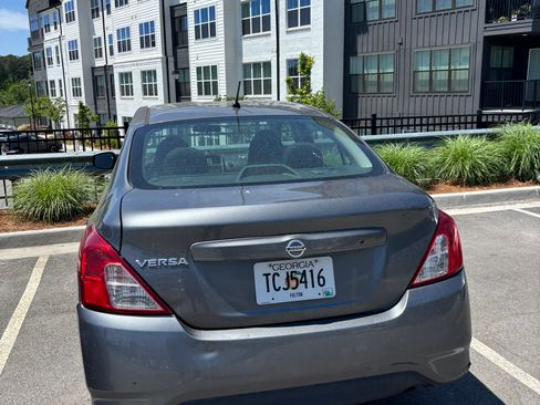 Used 2016 Nissan Versa S FWD image 2
