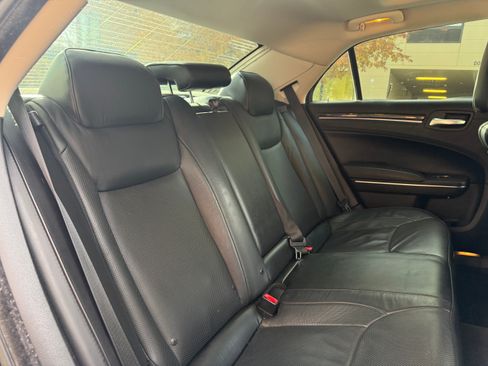 Used 2016 Chrysler 300 C image 12