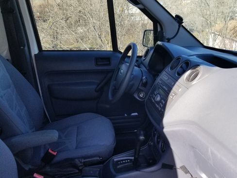 Used 2010 Ford Transit Connect XLT image 5