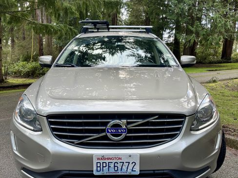 Used 2016 Volvo XC60 T5 Premier w/ Proximity Package image 2