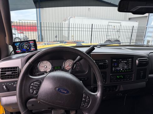 Used 2006 Ford F250 Lariat image 12