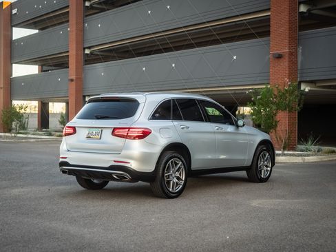 Used 2017 Mercedes-Benz GLC 300 4MATIC image 2