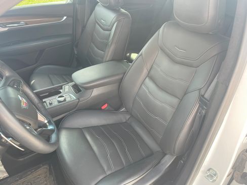 Used 2023 Cadillac XT6 Sport w/ LPO, ONYX Package image 11