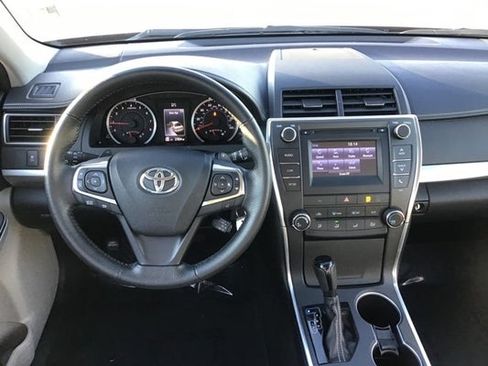Used 2017 Toyota Camry SE image 14