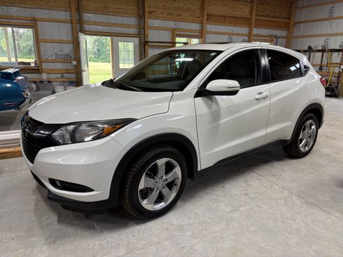 Used 2017 Honda HR-V EX image 4