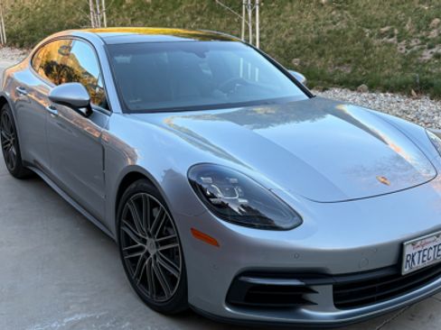 Used 2018 Porsche Panamera image 2