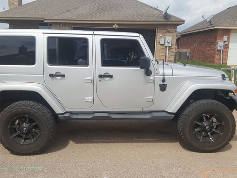 Used 2012 Jeep Wrangler Unlimited Sahara w/ Dual Top Group image 6