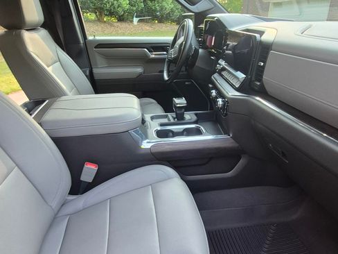 Used 2024 GMC Sierra 1500 SLT w/ SLT Convenience Package RWD image 11