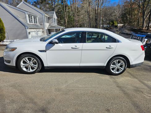 Used 2013 Ford Taurus SEL image 2