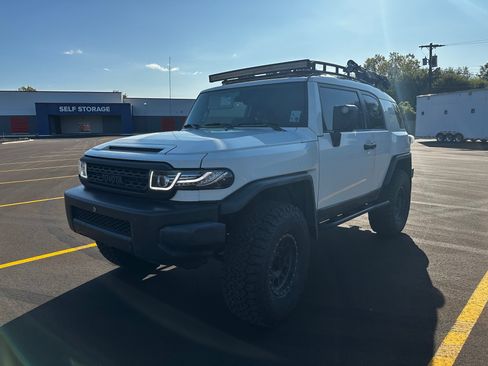 Used 2012 Toyota FJ Cruiser Sport Utility 2D w/ Convenience Pkg image 1