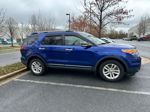Used 2014 Ford Explorer XLT w/ Equipment Group 202A image 6