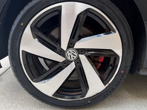 Used 2018 Volkswagen GTI SE FWD image 19
