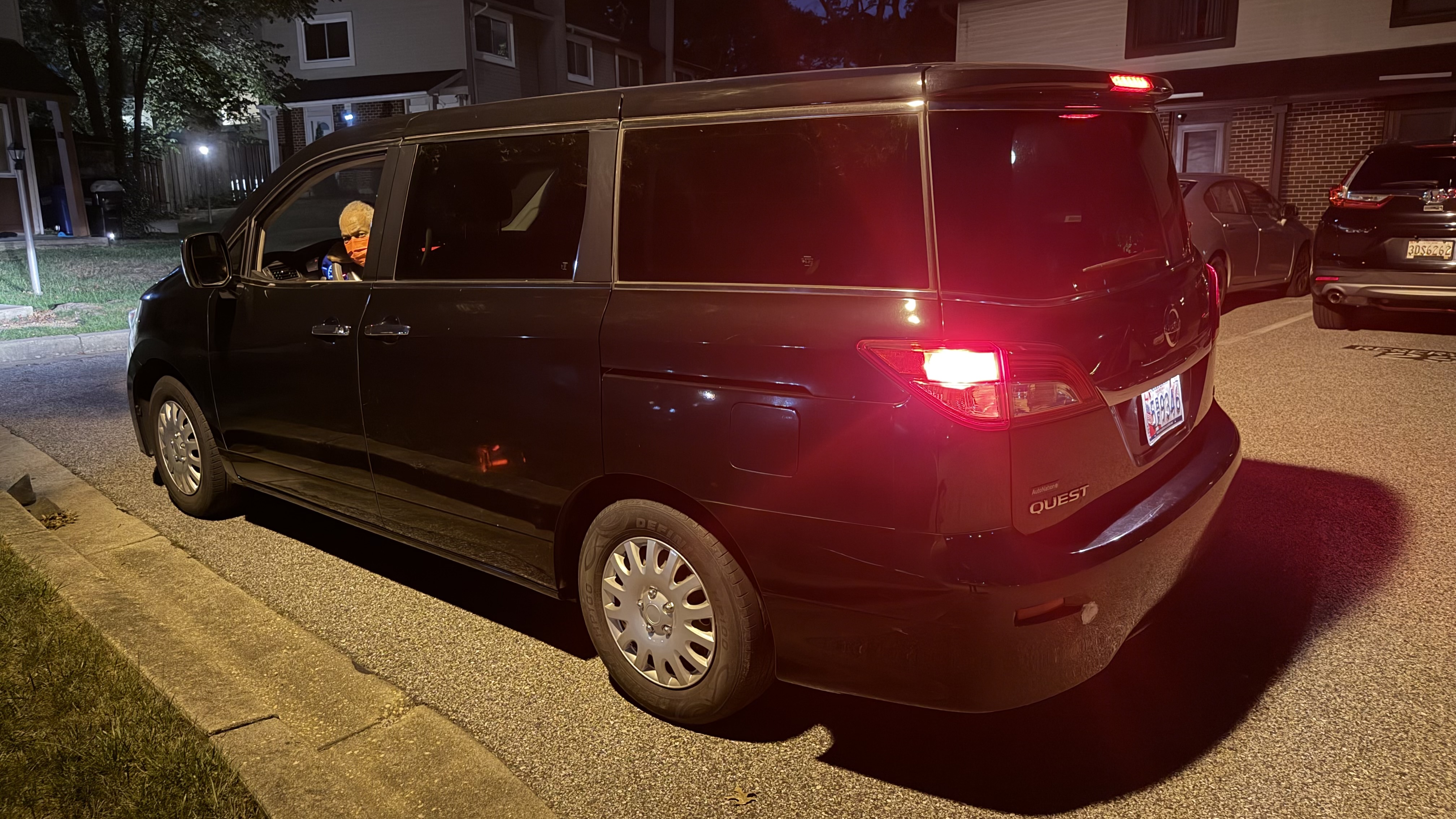 Used 2012 Nissan Quest S FWD image 11