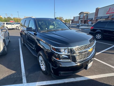 Used 2015 Chevrolet Suburban LT w/ Luxury Package image 1