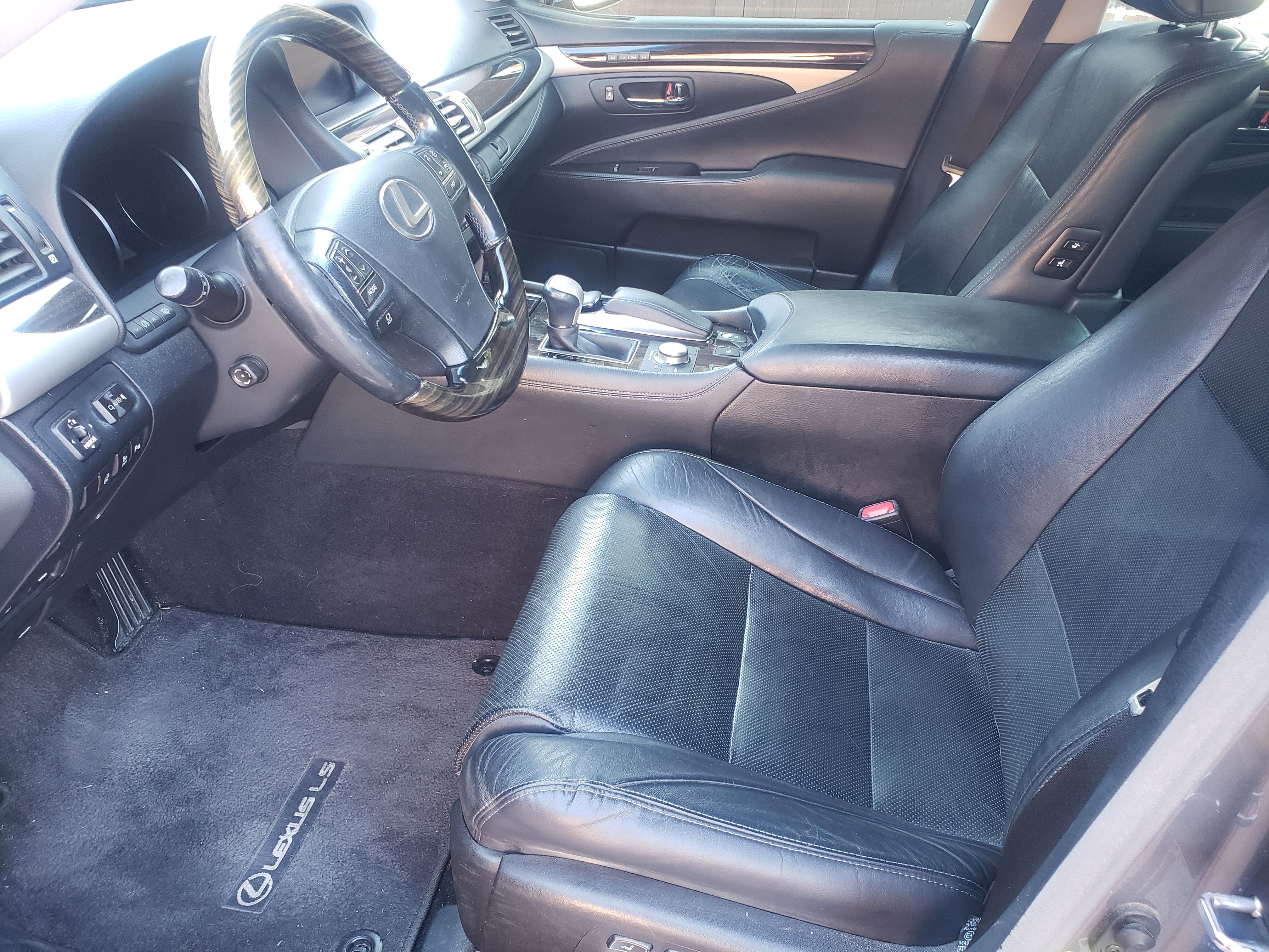 Used 2013 Lexus LS 460 RWD image 18