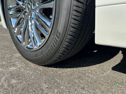 Used 2014 Lexus ES 350 w/ Premium Package FWD image 18