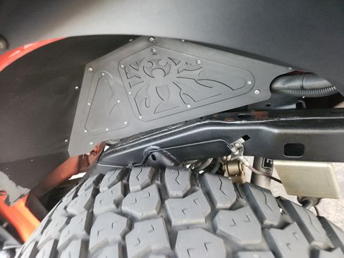 Used 2015 Jeep Wrangler Unlimited Rubicon w/ Connectivity Group image 10