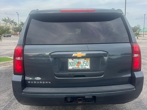 Used 2020 Chevrolet Suburban LS RWD image 3