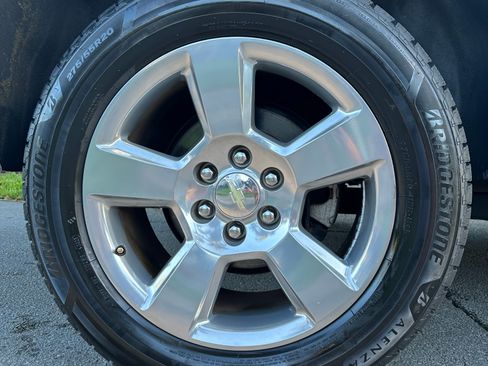 Used 2018 Chevrolet Suburban Premier image 8