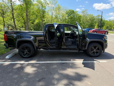 Used 2016 Chevrolet Colorado LT w/ Midnight Edition AWD/4WD image 6