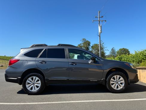 Used 2018 Subaru Outback 2.5i Premium AWD/4WD image 9